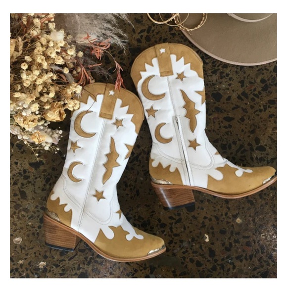 ❌SOLD❌Wandering Coyote x Rue De Seine Frontier NIB - Picture 1 of 14